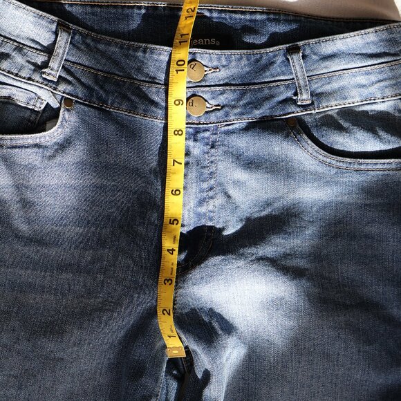 Size 8 - d. jeans flare leg jeans - Medium Wash - Blue Jeans - Denim Jeans - Picture 10 of 11